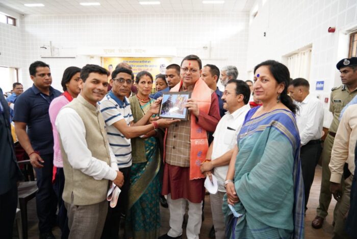 समस्याओं के समाधान के लिए प्रखंड अध्यक्ष के नेतृत्व में एक प्रतिनिधिमंडल मुख्यमंत्री के पास पहुंचा