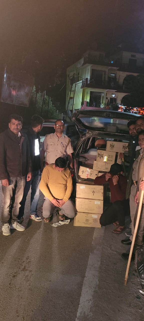 आबकारी विभाग ने गुप्तकाशी-केदारनाथ यात्रा मार्ग पर अवैध शराब लदे वाहन को जब्त किया, आरोपियों के खिलाफ मामला दर्ज
