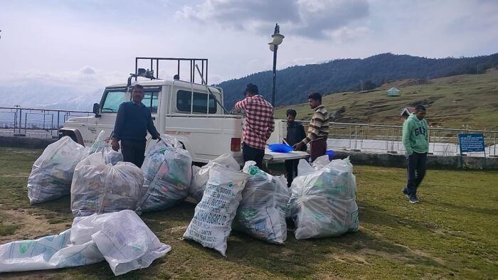 नगर पालिका ने औली में किया सफाई अभियान।