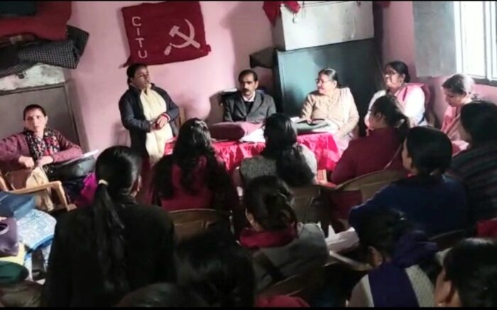 बीना रावत को आशा स्वास्थ्य कार्यकत्री यूनियन  की अध्यक्ष व सुनीता सेमवाल को महासचिव चुना गया।