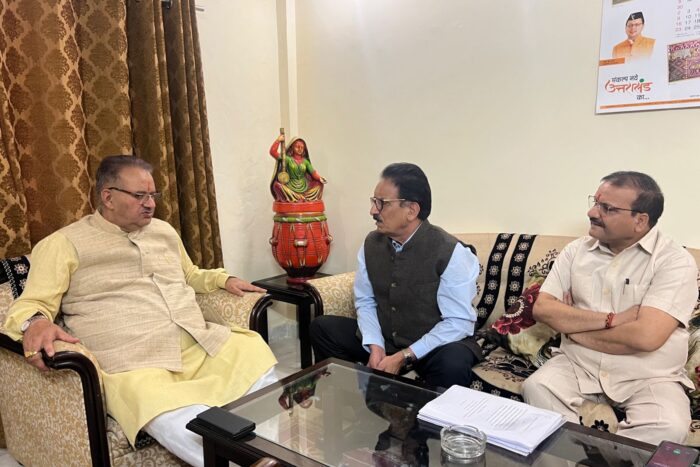 उत्तराखंड में आयोजित होने वाले राष्ट्रीय सेमिनार की तैयारियो को लेकर समीक्षा करते परिषद के चेयरमैन और कृषि मंत्री गणेश जोशी 