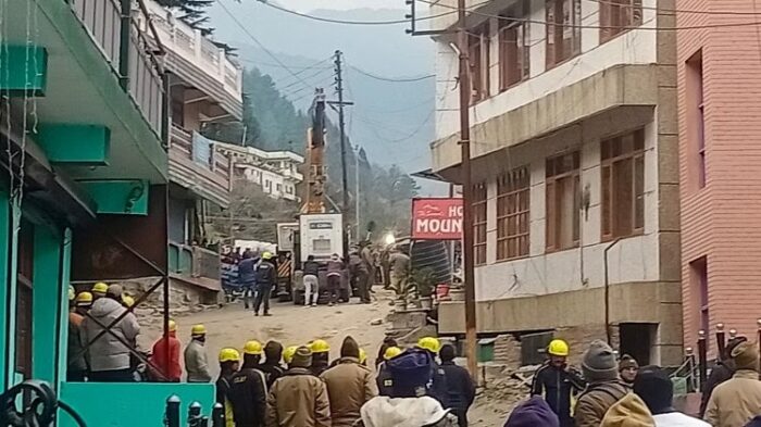 जोशीमठ : तीन माह बीत जाने के बाद भी भूवैज्ञानिकों की सर्वे रिपोर्ट सार्वजनिक नहीं की गयी है, प्रभावितों को  इंतजार है.