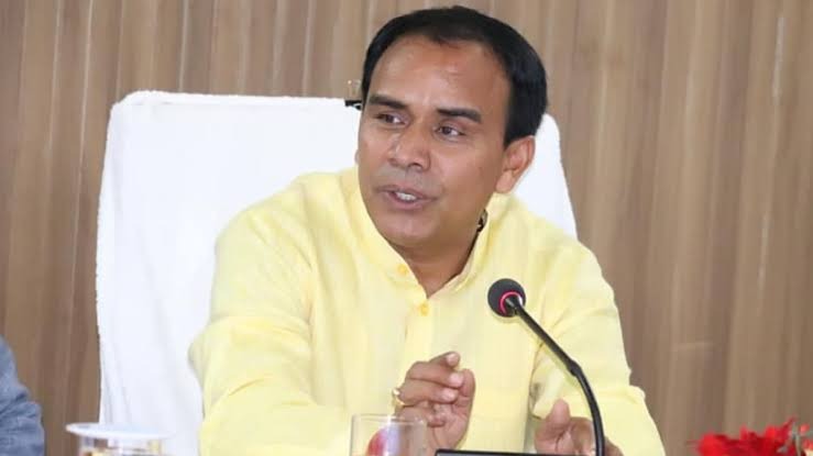 प्राथमिक व माध्यमिक विद्यालयों के अधोसंरचना में होगा सुधार : डॉ. धन सिंह रावत