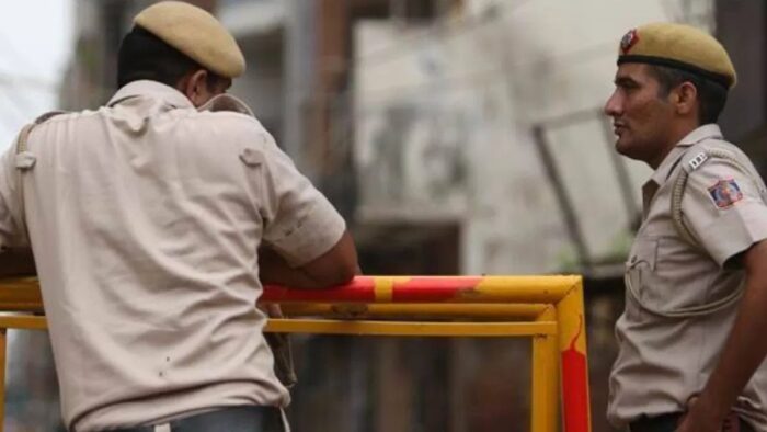 हल्द्वानी न्यूज़ : एक थप्पड़ और 700 से ज्यादा अज्ञात लोगों के खिलाफ प्राथमिकी दर्ज की गई , आखिर आमने-सामने क्यों आए दो पक्ष?