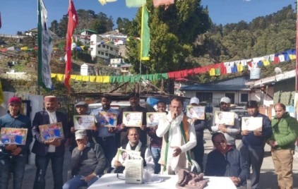 कांग्रेस पार्टी ने जय भारत सत्याग्रह के तहत नुक्कड़ नाटक कर लोगों को मोदी सरकार के खिलाफ जागरूक किया