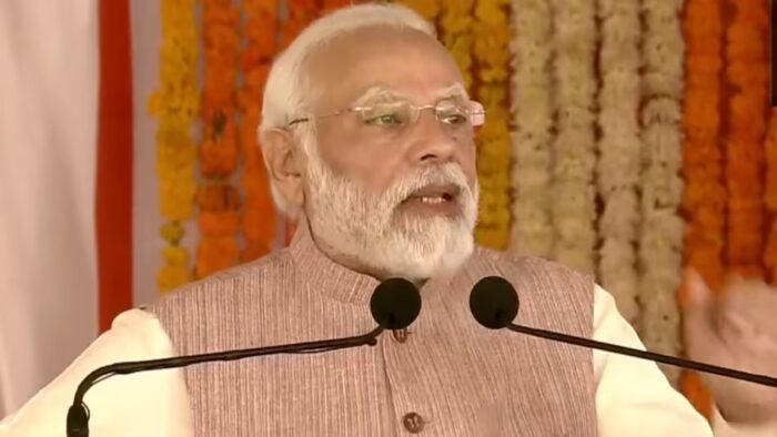 हैदराबाद में पीएम मोदी: पीएम मोदी ने आज तेलंगाना में सिकंदराबाद-तिरुपति वंदे भारत एक्सप्रेस को हरी झंडी दिखाकर रवाना किया।