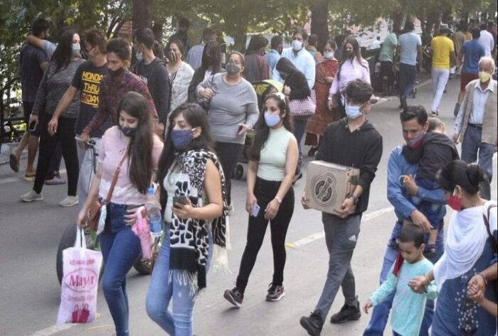 नैनीताल : नैनीताल में वीकेंड हाउसफुल, पर्यटन स्थलों पर उमड़ी भीड़, घंटों जाम से जूझे पर्यटक