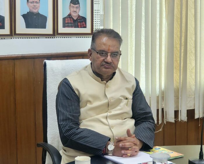 सैनिक कल्याण मंत्री गणेश जोशी ने सैनिक निदेशालय में विभागीय अधिकारियों के साथ की बैठक।