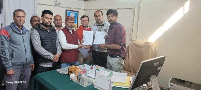 मसूरी ट्रेडर्स एंड वेलफेयर एसोसिएशन के अध्यक्ष रजत अग्रवाल ने मसूरी की माल रोड़ के सम्बन्ध में मुख्यमंत्री और उप जिलाधिकारी मसूरी जिला देहरादून को पत्र लिखा 