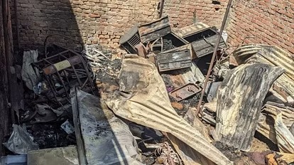 रुद्रपुर : सिलेंडर फटने से घर में लगी भीषण आग से 6 लोग झुलसे, अस्पताल में भर्ती