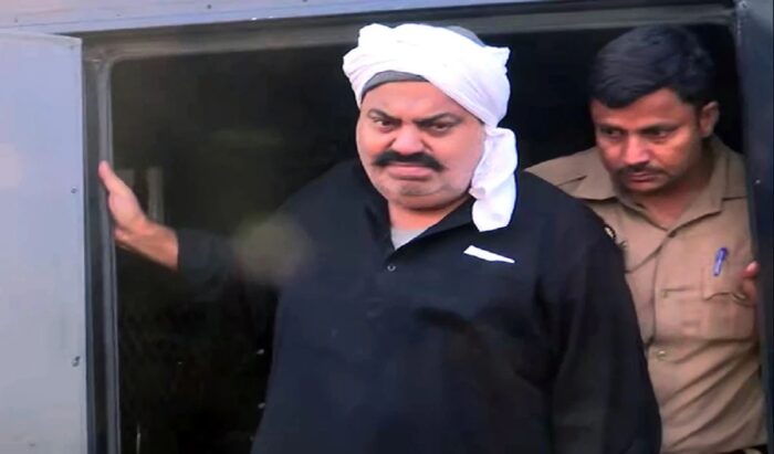 उमेश पाल हत्याकांड: अतीक अहमद को 7 दिन की पुलिस रिमांड पर भेजा गया, कोर्ट परिसर में हंगामा