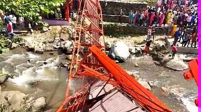 उधमपुर : बैसाखी मेले के दौरान चिनैनी में पुल गिरा , कई लोग घायल, बचाव अभियान जारी