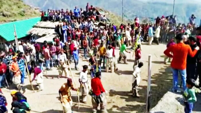 जौनसार बावर में मनाया गया बिस्सू पर्व, ग्रामीणों ने सुख-समृद्धि की कामना के लिए अपने प्रिय देवता को फूल अर्पित किये