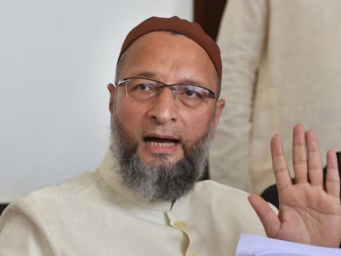 ओवैसी के बिगड़े बोल कहा - उत्तर प्रदेश में बीजेपी की सरकार कानून से नहीं बंदूक की नोक पर चल रही है