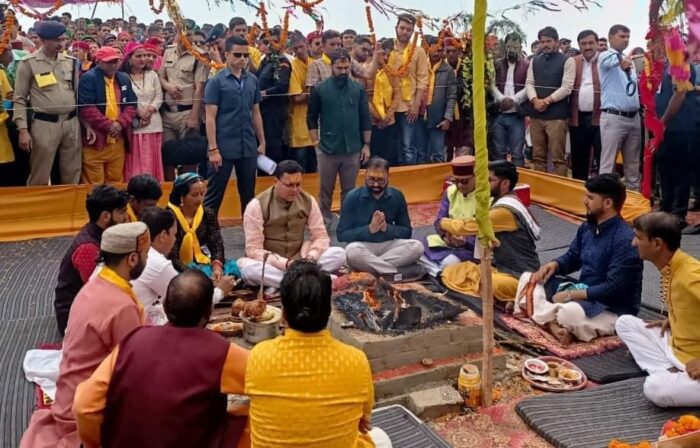 सीएम धामी ने खुद को भाग्यशाली मानते हुए नाग देवता मूर्ति प्राण प्रतिष्ठा में हिस्सा लिया