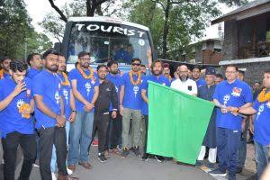 मुख्य सेवक चारधाम तीर्थयात्रियों के लिए करेंगे भंडारा, सेवकों के जत्थों को हरी झंडी दिखाकर रवाना किया।