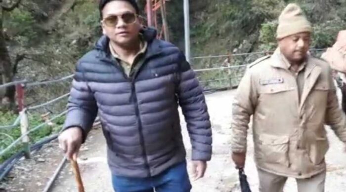 स्वास्थ्य सचिव ने केदारनाथ पैदल मार्ग पर व्यवस्थाओं का लिया जायजा, श्रद्धालुओं से की अपील