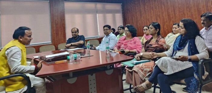 राज्य में कोरोना नियंत्रण में, लेकिन सावधान रहें, यात्रा मार्गों पर खड़ी रहेंगी 200 एंबुलेंस: डॉ. धनसिंह रावत