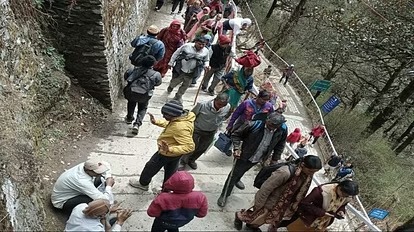 चारधाम जाने वाले श्रद्धालुओं की संख्या 12 लाख से अधिक है, बाबा के भक्तों की संख्या सबसे अधिक है