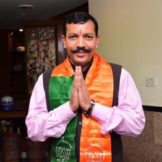 मोहन पेटवाल ने कैबिनेट मंत्री गणेश जोशी को चार धाम यात्रा और मसूरी की स्वास्थ्य सुविधा को देखते हुए दोनों डॉक्टरों की ड्यूटी पर रोक लगाने के संबंध में लिखा पत्र