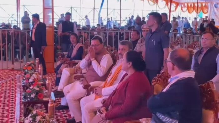सीएम धामी ने नैनीताल में स्कूली बच्चों व लोगों के साथ मन की बात कार्यक्रम सुना