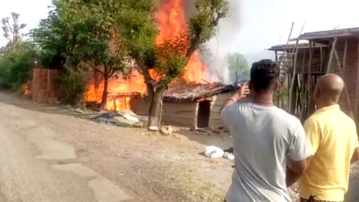 हल्द्वानी में शार्ट सर्किट से एक किसान की झोपड़ी जल कर राख हो गयी