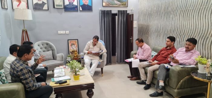 शहरी विकास मंत्री डा प्रेमचंद अग्रवाल ने स्मार्ट सिटी द्वारा किए गए कार्यों की समीक्षा बैठक की।