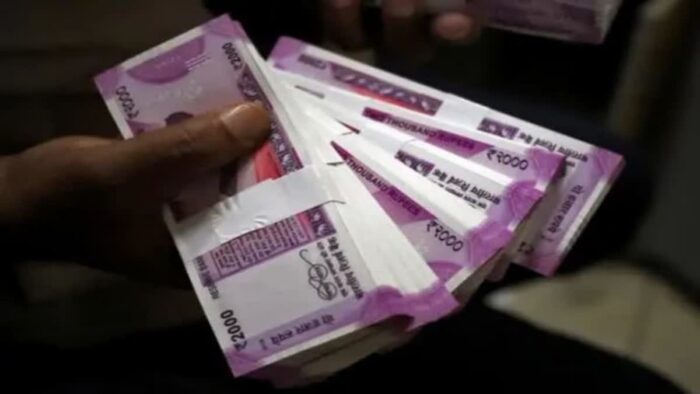 भारत में फिर नोटबंदी! 2 हजार के नोट वापस लेगा RBI, 30 सितंबर तक बैंकों में कर सकते हैं जमा