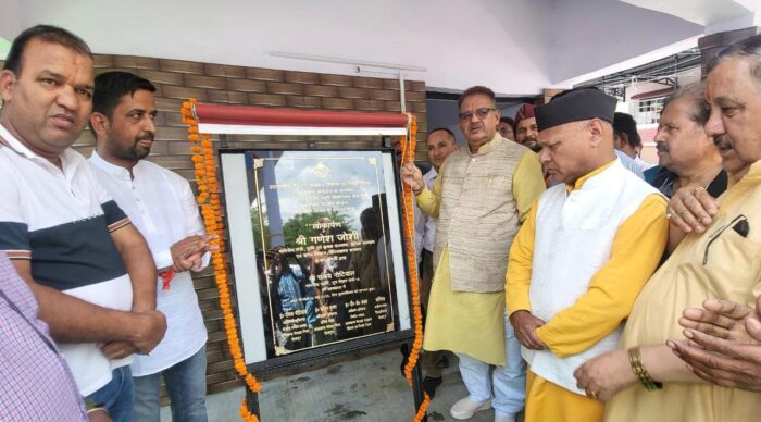 178 लाख की लागत से बनी दून विहार पेयजल योजना का लोकार्पण करते कैबिनेट मंत्री गणेश जोशी
