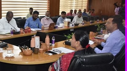 समान नागरिक संहिता: उत्तराखंड में सभी धर्मों की महिलाओं को संपत्ति का अधिकार देने की तैयारी पर भी चर्चा हुई