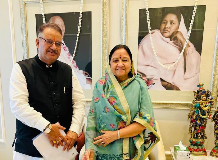 कैबिनेट मंत्री गणेश जोशी ने हंस फाउंडेशन की संस्थापक माताश्री मंगला से भेंट कर मसूरी के विकास के लिए माँगा सहयोग