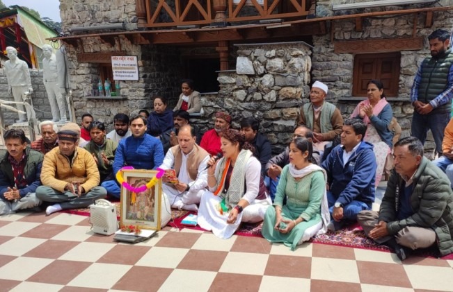 कांग्रेसियों ने बजरंग दल की अराजकता के विरोध में बुद्धि शुद्धि यज्ञ किया