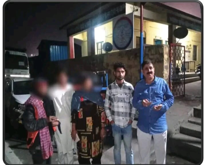 डेढ़ वर्ष पूर्व से लापता मानसिक रूप से विक्षिप्त महिला को टिहरी पुलिस ने परिजनों से मिलवाया तो परिजनों ने दिया पुलिस को धन्यवाद