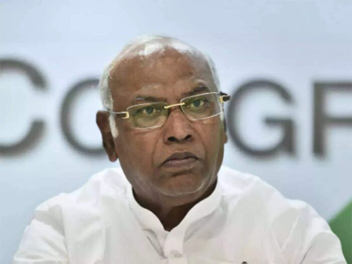 बजरंगदल पर प्रतिबंध लगाने का वादा बना फंदा! खरगे को मिला 100 करोड़ का लीगल नोटिस