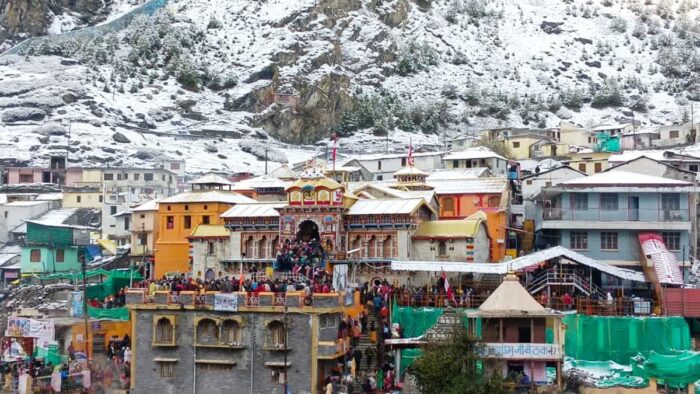 गंगोत्री धाम में मौसम ने ली करवट, बर्फबारी के बाद दिखा जन्नत जैसा नजारा