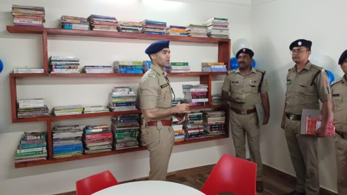 प्रतियोगी पुस्तकों से भविष्य संवारेंगे युवा, पुलिस ने खोला पुस्तकालय