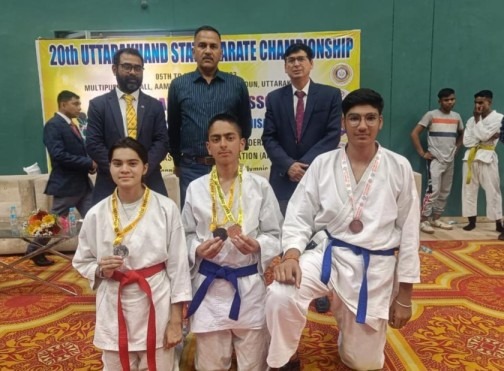 राज्य स्तरीय कराटे प्रतियोगिता में राज कराटे अकादमी मसूरी ने 10 स्वर्ण, 6 रजत और 4 कांस्य जीतकर अपना दबदबा कायम रखा।