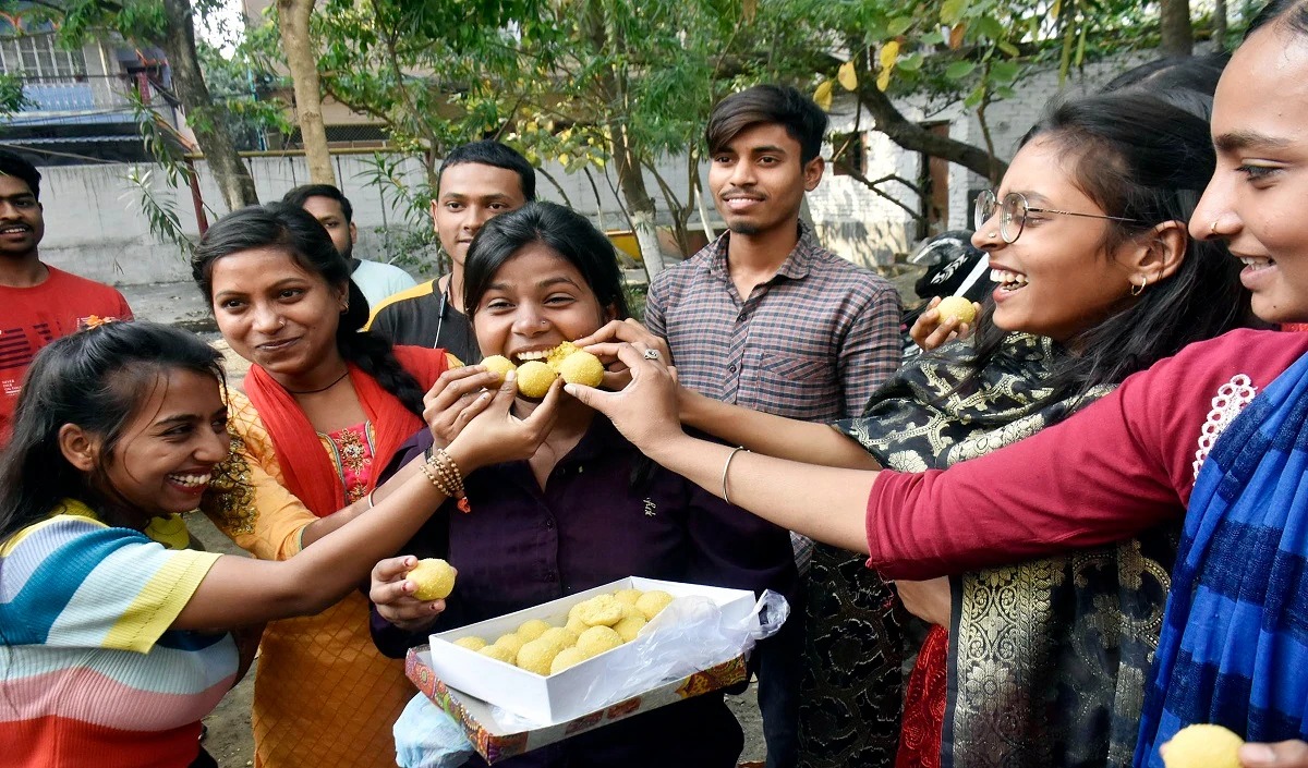 12वीं में सभी विषयों में 100 में से 100 अंक लाई ,बढ़ई की बेटी की उपलब्धि