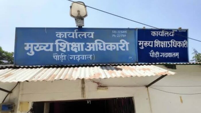 पौड़ी में इन दोनों बाबुओं के कारनामे सुर्खियों में हैं, विभाग ने इन्हें सस्पेंड कर दिया