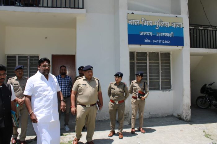 बाल अधिकारों के प्रति जागरुकता फैला रहे है डॉ. आनंद