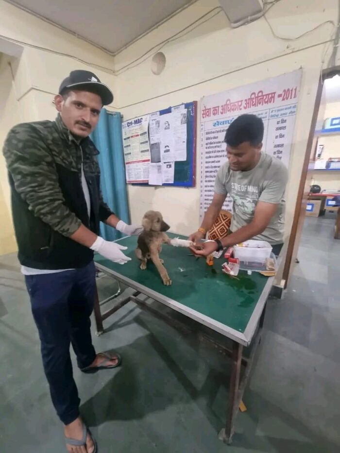 टिहरी : मित्र पुलिस ने बेजुबान जानवर की जान बचाकर करी नई मिसाल पेश