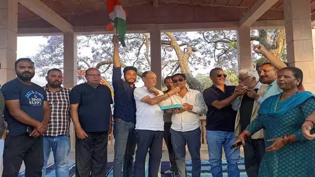 नैनीताल न्यूज़ : कांग्रेसियों ने जीत पर हनुमान चालीसा का पाठ किया