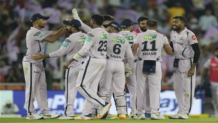 गिल और शमी की बदौलत गुजरात टाइटंस ने सनराइजर्स हैदराबाद को 34 रन से हराया , प्लेऑफ में पहुंचने वाली पहली टीम बनी गुजरात