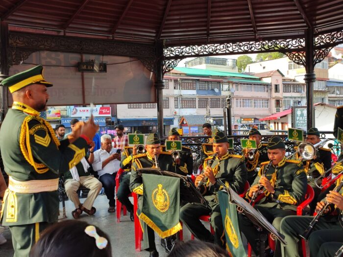 आईटीबीपी ने मसूरी स्थापना के 200 साल पूरे होने पर बैंड वादन किया।