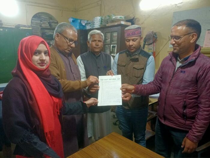 मसूरी का इतिहास खराब करने और जनता के पैसे बर्बाद करने का आरोप लगाते हुए मुख्यमंत्री को ज्ञापन सौंपा.