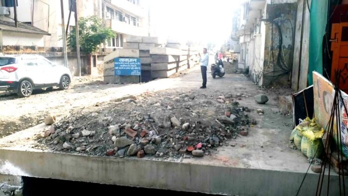 मुख्य अभियंता ने नहर कवरिंग कार्य की गुणवत्ता पर सवाल उठाए, जांच के आदेश दिए