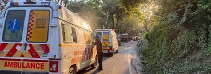 नैनीताल : दो एंबुलेंस जाम में फंसी , मरीज परेशान हुए