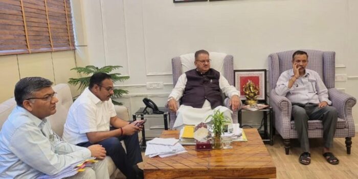 मसूरी माल रोड में चल रहे निर्माण कार्य को गुणवत्ता के साथ निर्धारित अवधि में पूरा करने के निर्देश कैबिनेट मंत्री गणेश जोशी ने दिए