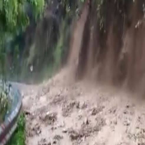 मानसून शुरू होने से पहले ही मूसलाधार बारिश ने पूरे राज्य में कहर बरपाया,मसूरी में जनजीवन अस्त-व्यस्त हो गया।