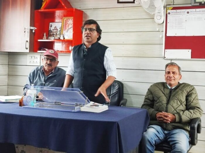 हिंदी पत्रकारिता दिवस पर संगोष्ठी में हिंदी पत्रकारिता के 197 वर्ष के इतिहास पर प्रकाश डाला और उसकी चुनौतियों पर मंथन किया गया